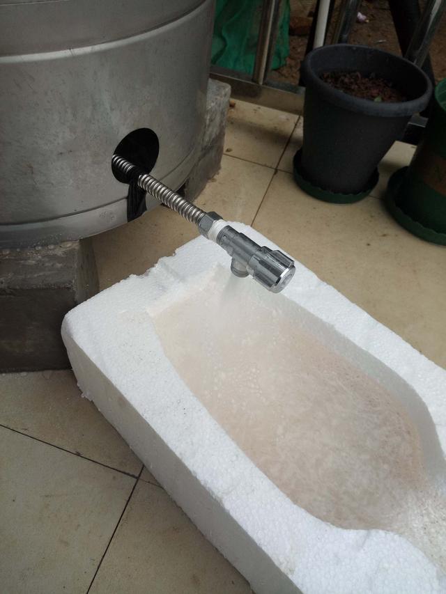 農(nóng)村自建小院壓力罐供水安裝過(guò)程