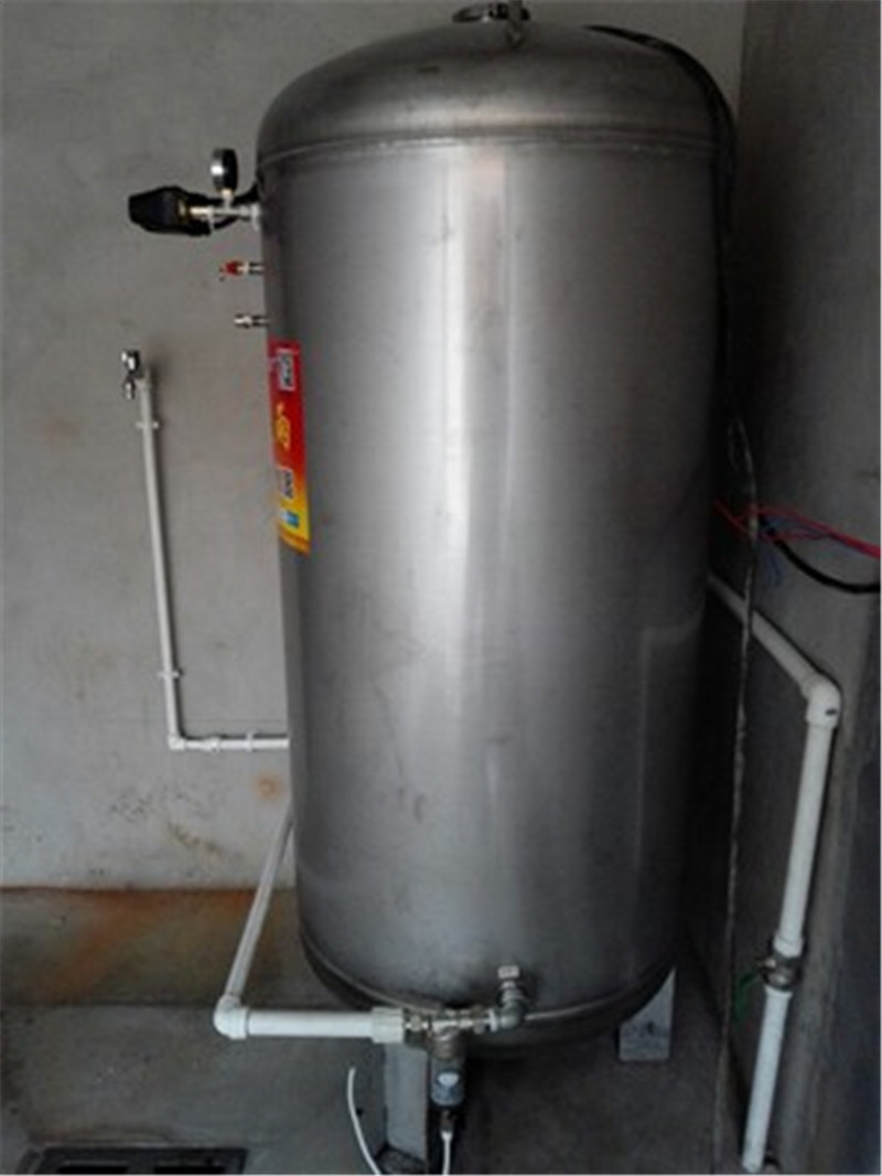 狀元雨無塔供水器壓力罐大罐安裝實拍