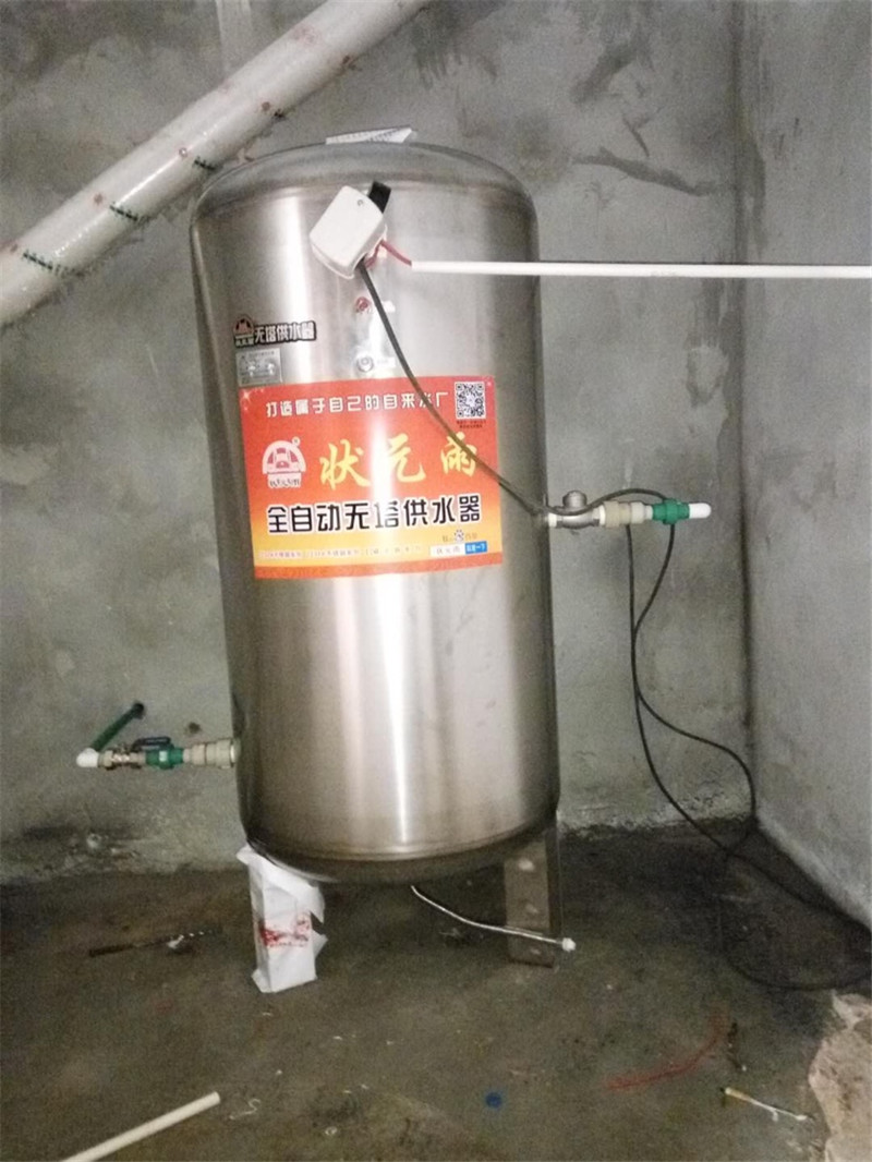 狀元雨無塔供水器壓力罐大罐安裝實拍