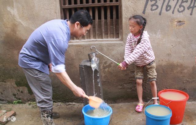 農(nóng)村沒有自來水如何使用熱水器太陽能和抽水馬桶等生活設(shè)施